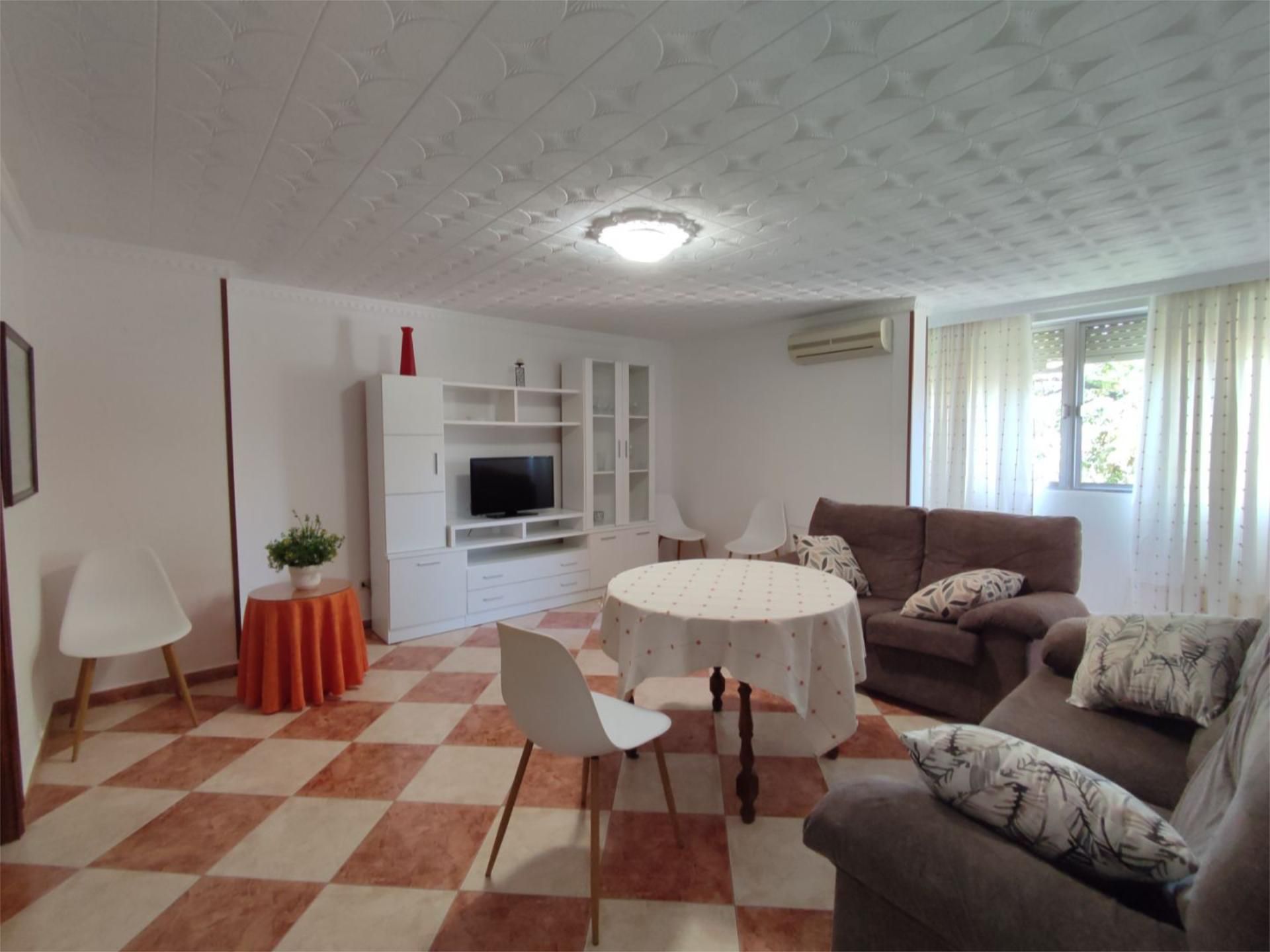 Sala d'estar de Pis de lloguer en Badajoz Capital amb Aire condicionat i Moblat