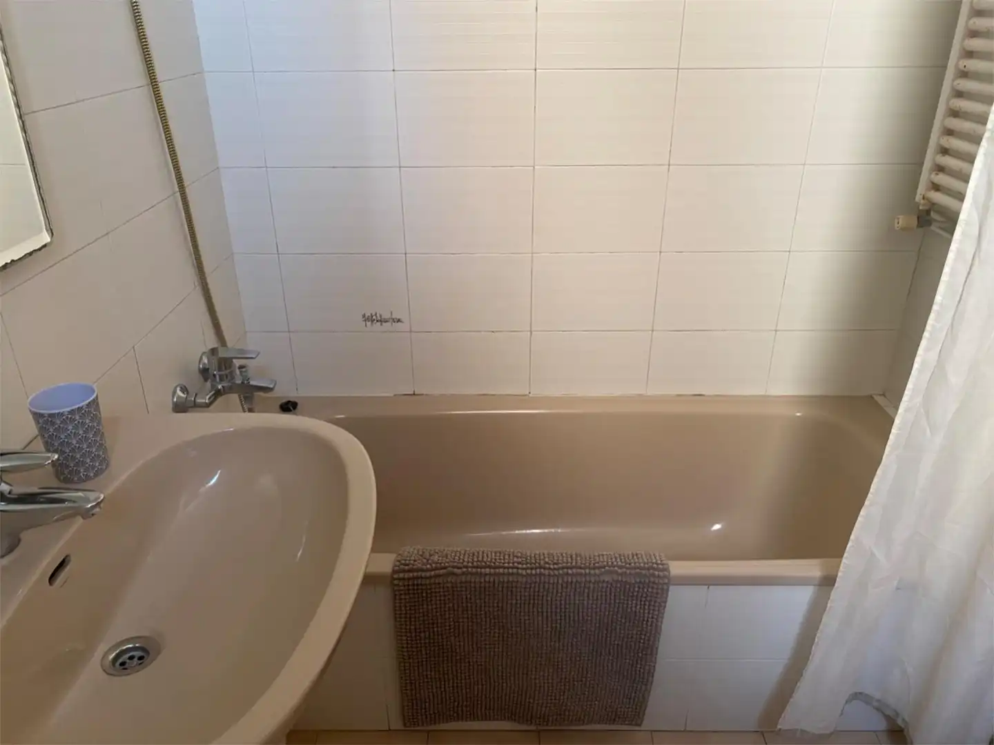 Piso de alquiler en Carrer de Rubén Darío, 26, La Carrasca Baño de Piso de alquiler en Valencia con Aire acondicionado, Calefacción y Terraza