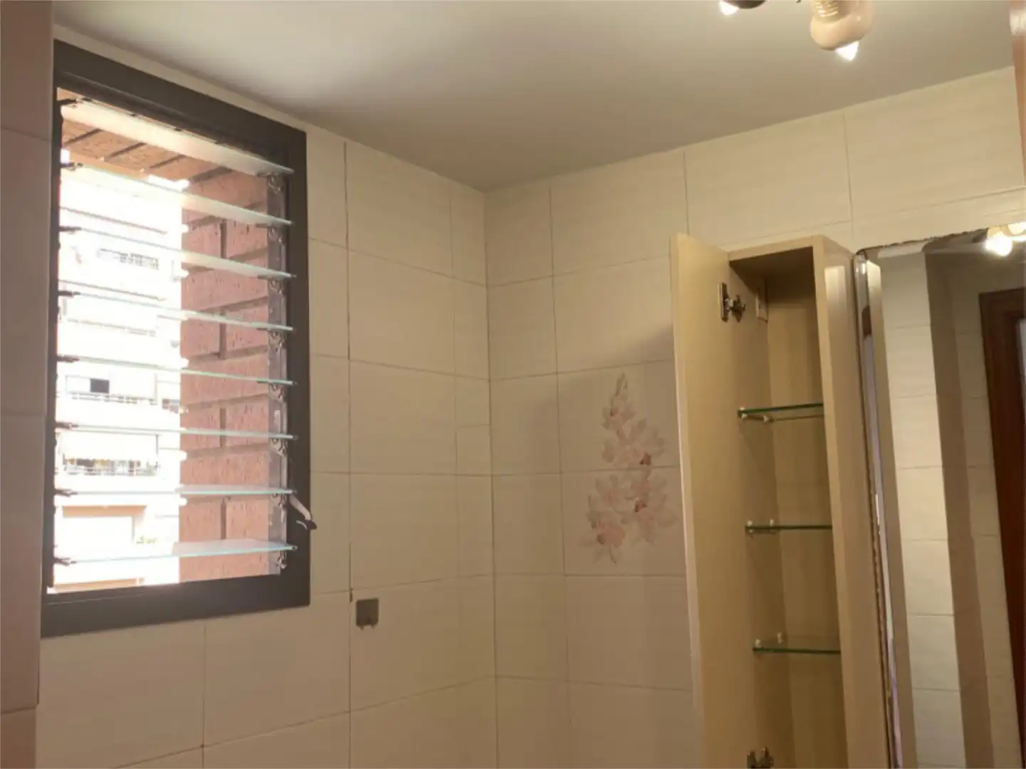 Piso de alquiler en Carrer de Rubén Darío, 26, La Carrasca Baño de Piso de alquiler en Valencia con Aire acondicionado, Calefacción y Terraza