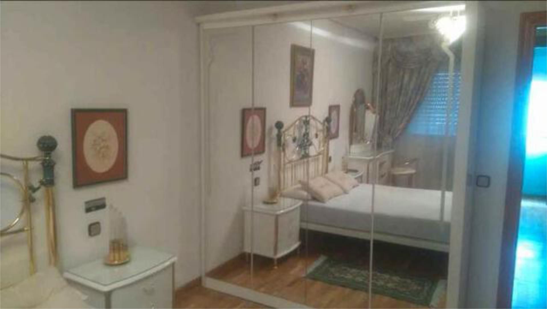 Dormitori de Pis de lloguer en Ávila Capital amb Calefacció, Terrassa i Moblat