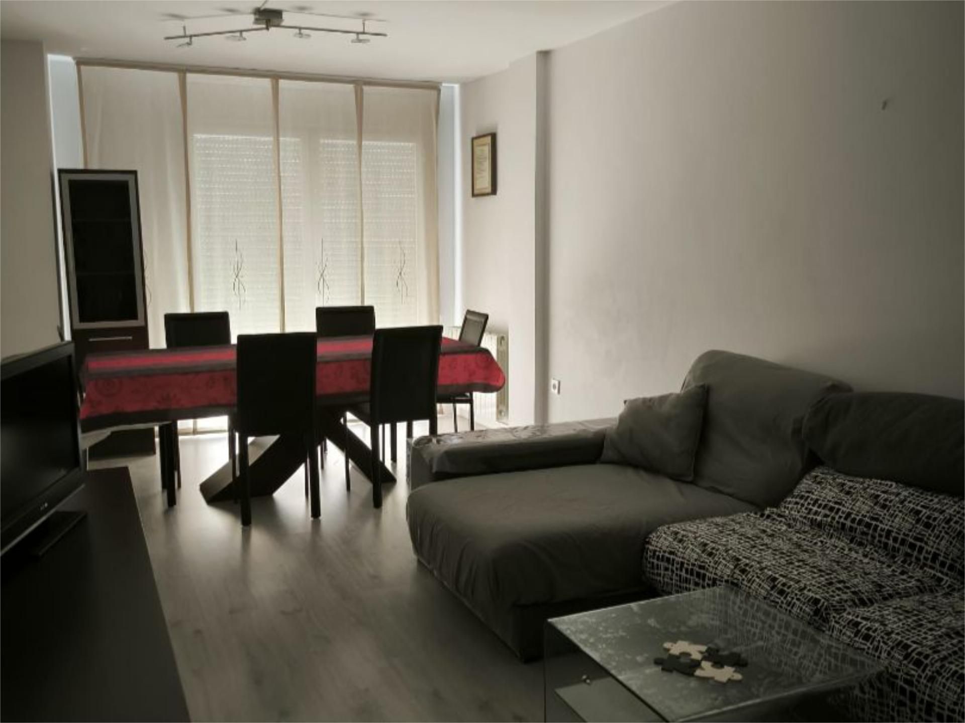 Sala d'estar de Pis de lloguer en Monzón amb Calefacció, Parquet i Terrassa