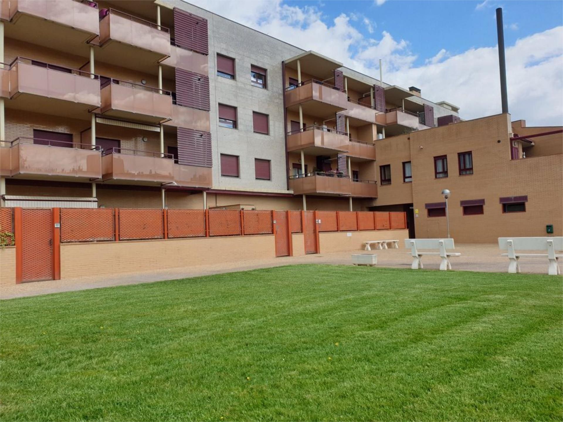 Exterior view of Flat to rent in  Zaragoza Capital  with Air Conditioner, Heating and Private garden