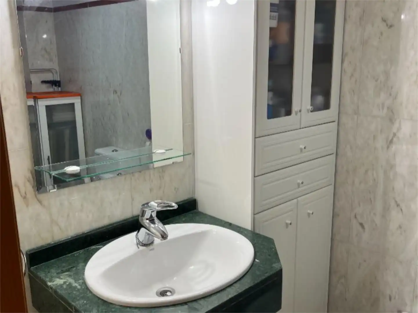 Piso en venta en Calle Albondón, 14, Rosaleda - Juventud Baño de Piso en venta en Granada Capital con Aire acondicionado, Piscina y Balcón