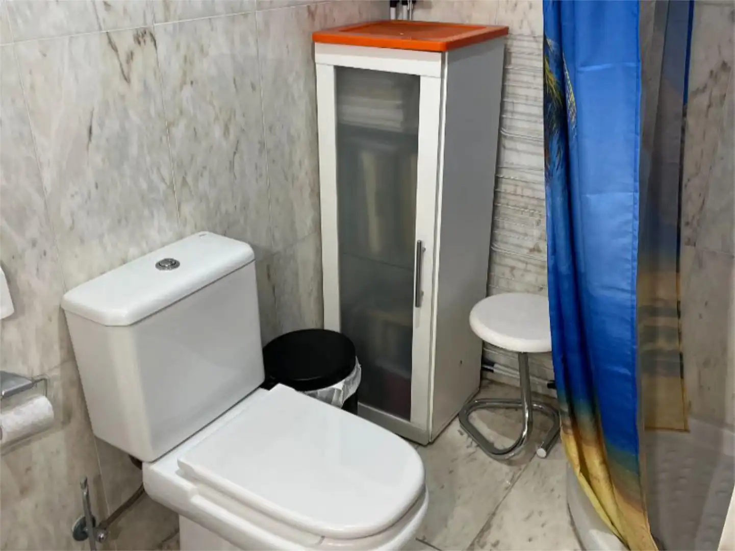 Piso en venta en Calle Albondón, 14, Rosaleda - Juventud Baño de Piso en venta en Granada Capital con Aire acondicionado, Piscina y Balcón