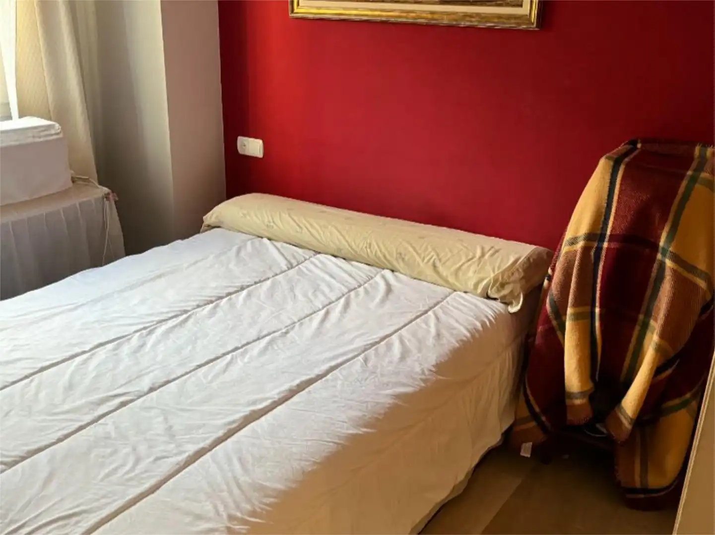 Piso en venta en Calle Albondón, 14, Rosaleda - Juventud Habitación de Piso en venta en Granada Capital con Aire acondicionado, Piscina y Balcón