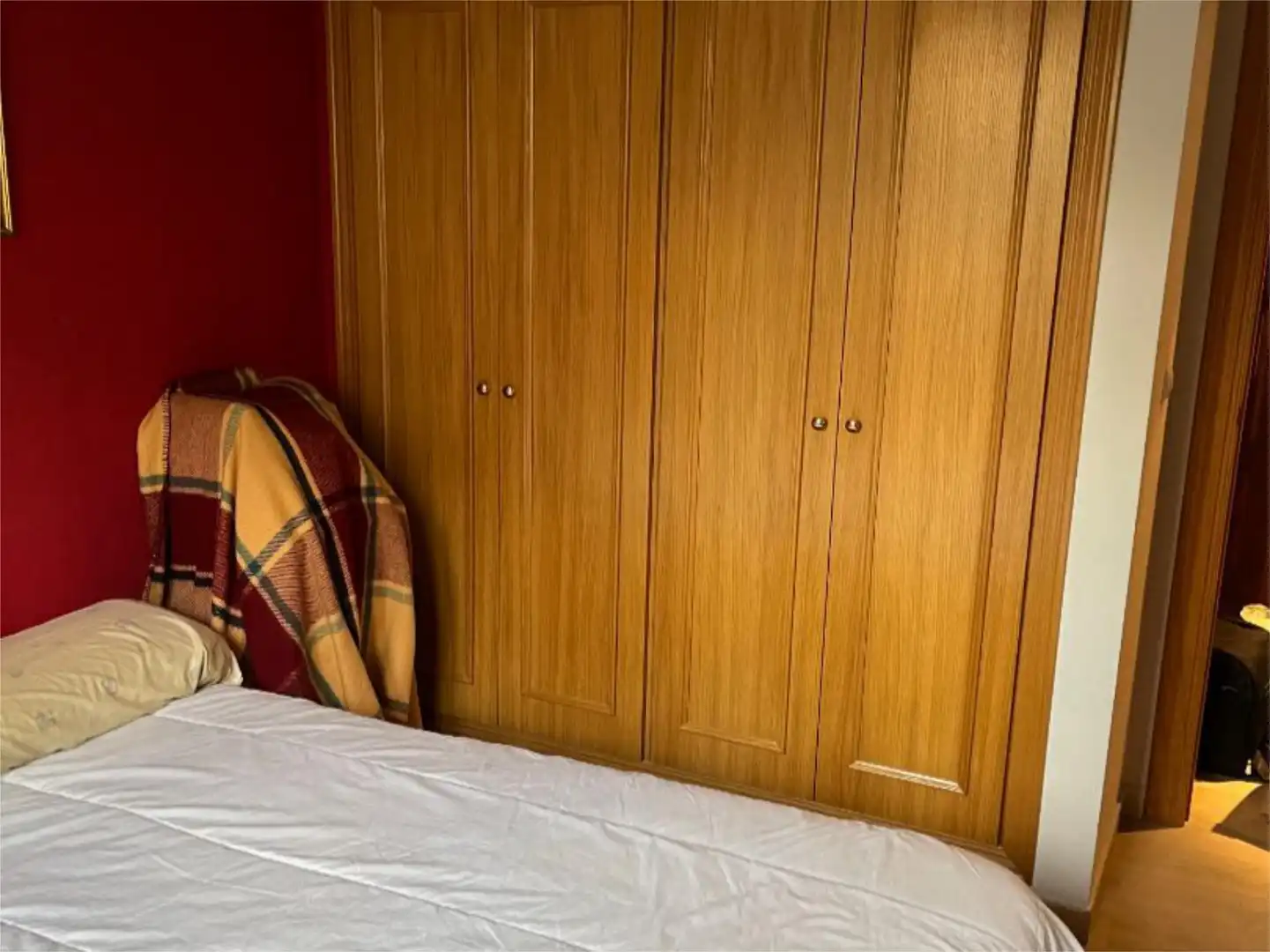 Piso en venta en Calle Albondón, 14, Rosaleda - Juventud Habitación de Piso en venta en Granada Capital con Aire acondicionado, Piscina y Balcón