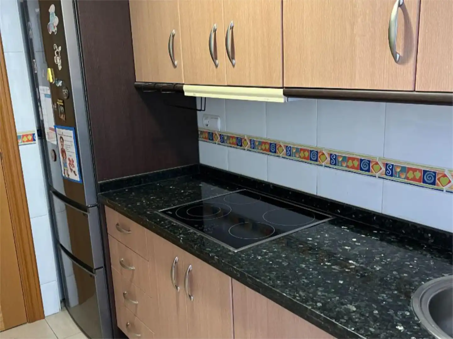 Piso en venta en Calle Albondón, 14, Rosaleda - Juventud Cocina de Piso en venta en Granada Capital con Aire acondicionado, Piscina y Balcón