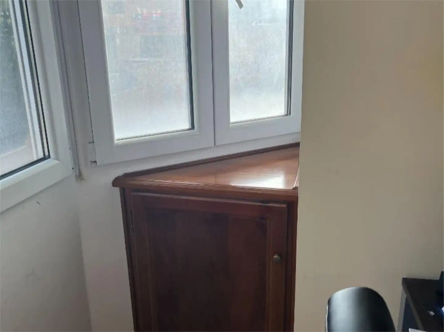 Piso en venta en Calle Albondón, 14, Rosaleda - Juventud Habitación de Piso en venta en Granada Capital con Aire acondicionado, Piscina y Balcón