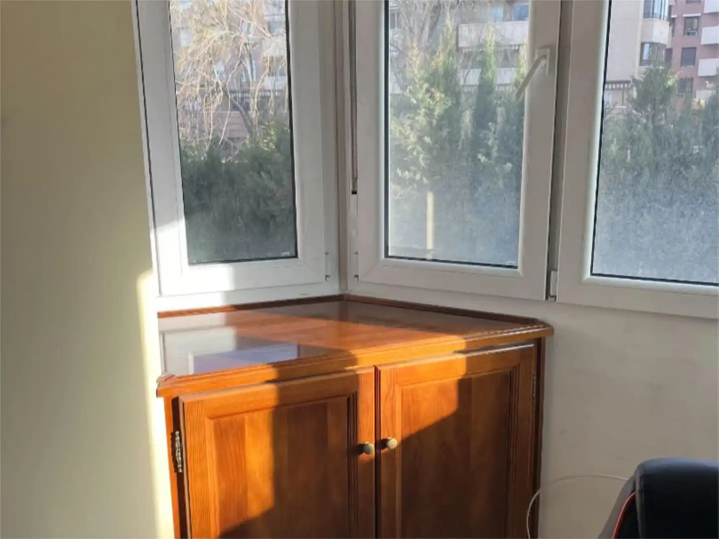 Piso en venta en Calle Albondón, 14, Rosaleda - Juventud Habitación de Piso en venta en Granada Capital con Aire acondicionado, Piscina y Balcón