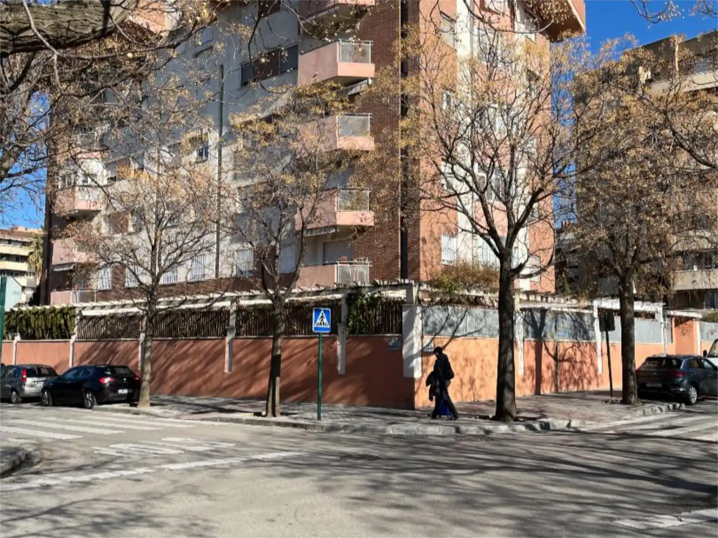 Piso en venta en Calle Albondón, 14, Rosaleda - Juventud Vista exterior de Piso en venta en Granada Capital con Aire acondicionado, Piscina y Balcón