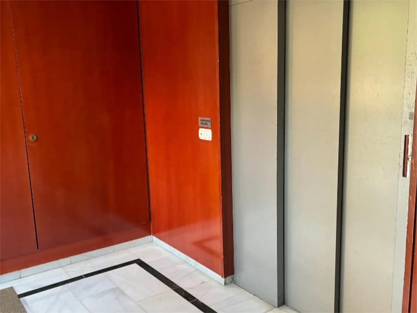 Piso en venta en Calle Albondón, 14, Rosaleda - Juventud Piso en venta en Granada Capital con Aire acondicionado, Piscina y Balcón