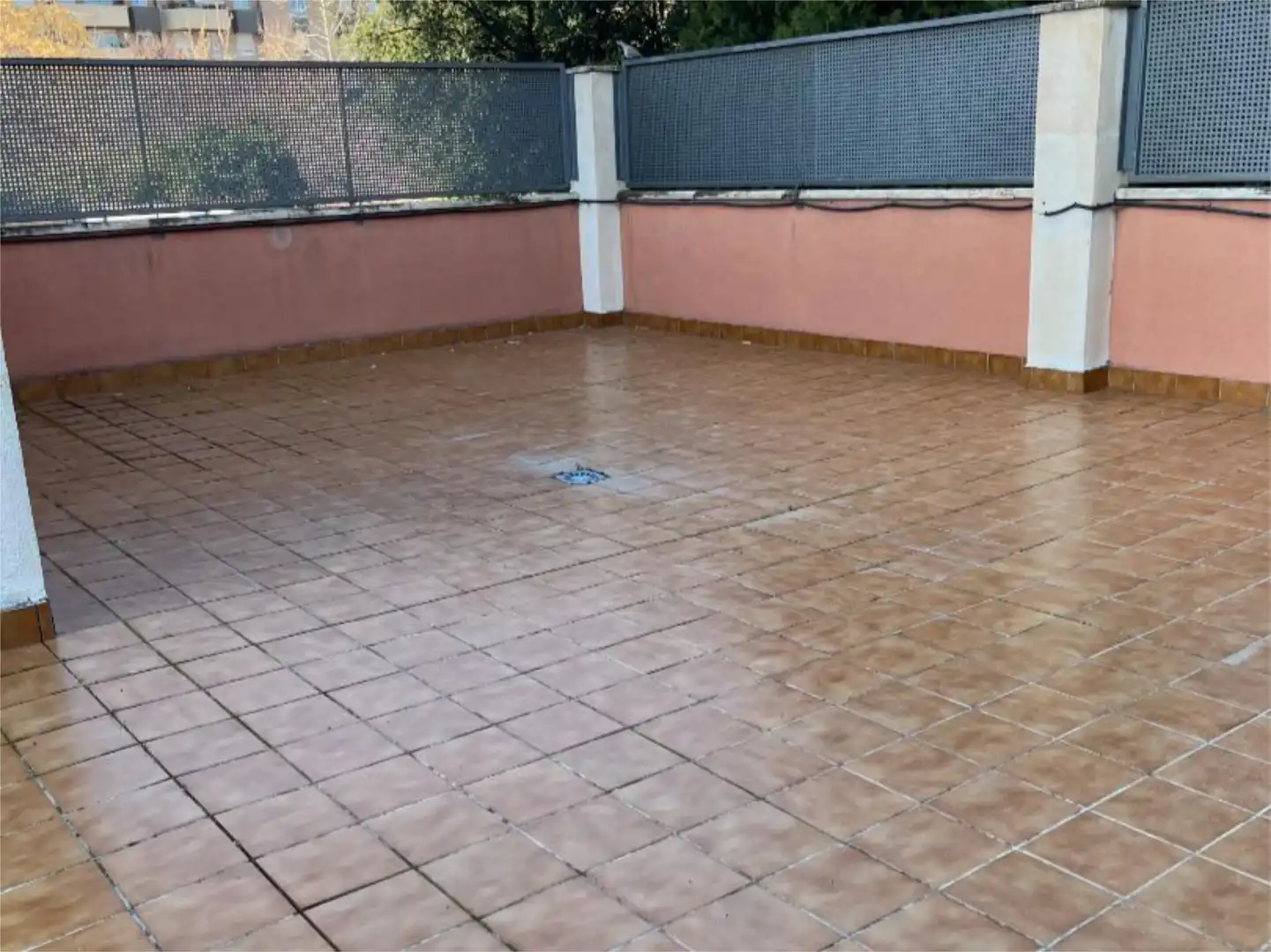 Piso en venta en Calle Albondón, 14, Rosaleda - Juventud Terraza de Piso en venta en Granada Capital con Aire acondicionado, Piscina y Balcón