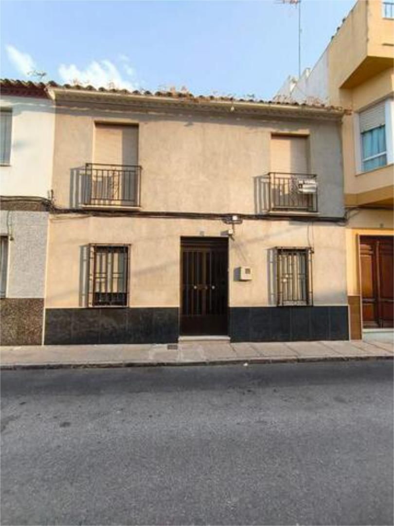 Vista exterior de Casa o xalet en venda en Porcuna amb Terrassa, Traster i Moblat