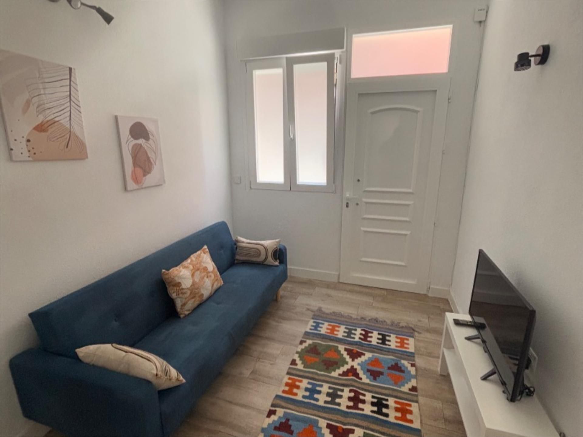Living room of Flat for sale in  Madrid Capital  with Furnished
