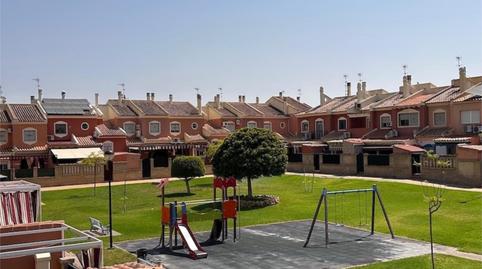 Foto 2 de Casa adosada en venta en Calle Fernando de Magallanes, 130, Condequinto, Sevilla