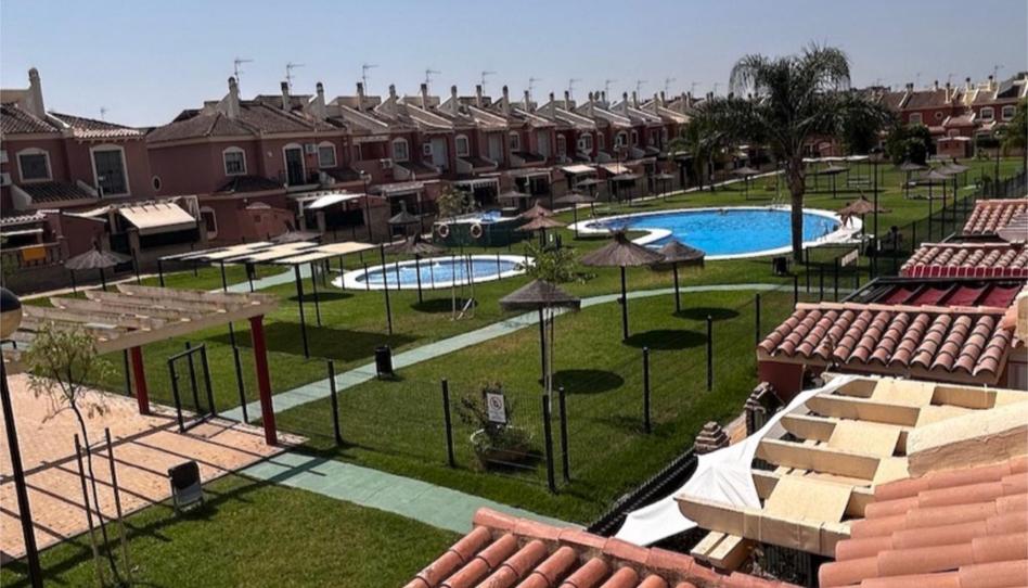 Foto 1 de Casa adosada en venta en Calle Fernando de Magallanes, 130, Condequinto, Sevilla