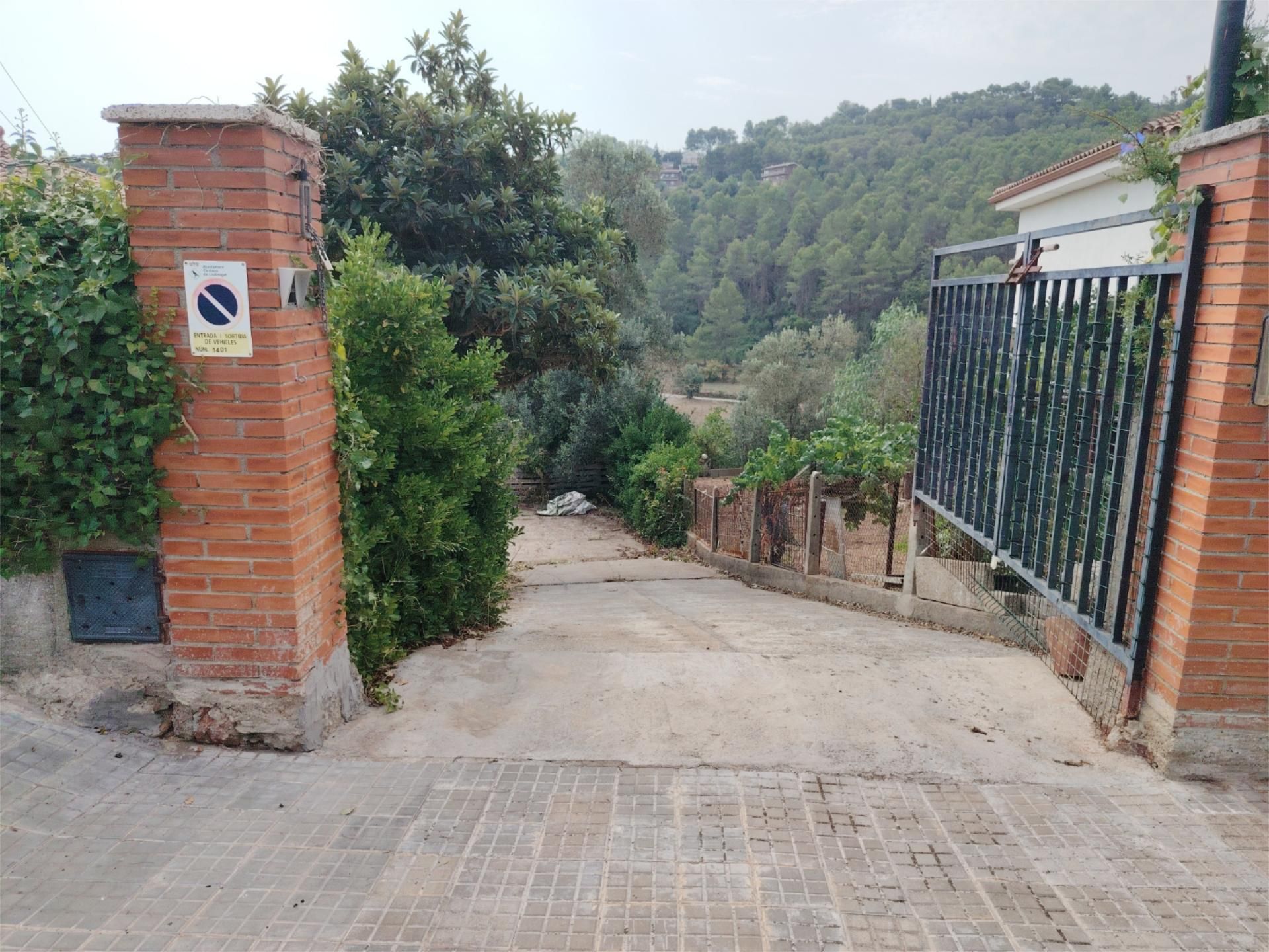 Vista exterior de Garatge de lloguer en Corbera de Llobregat