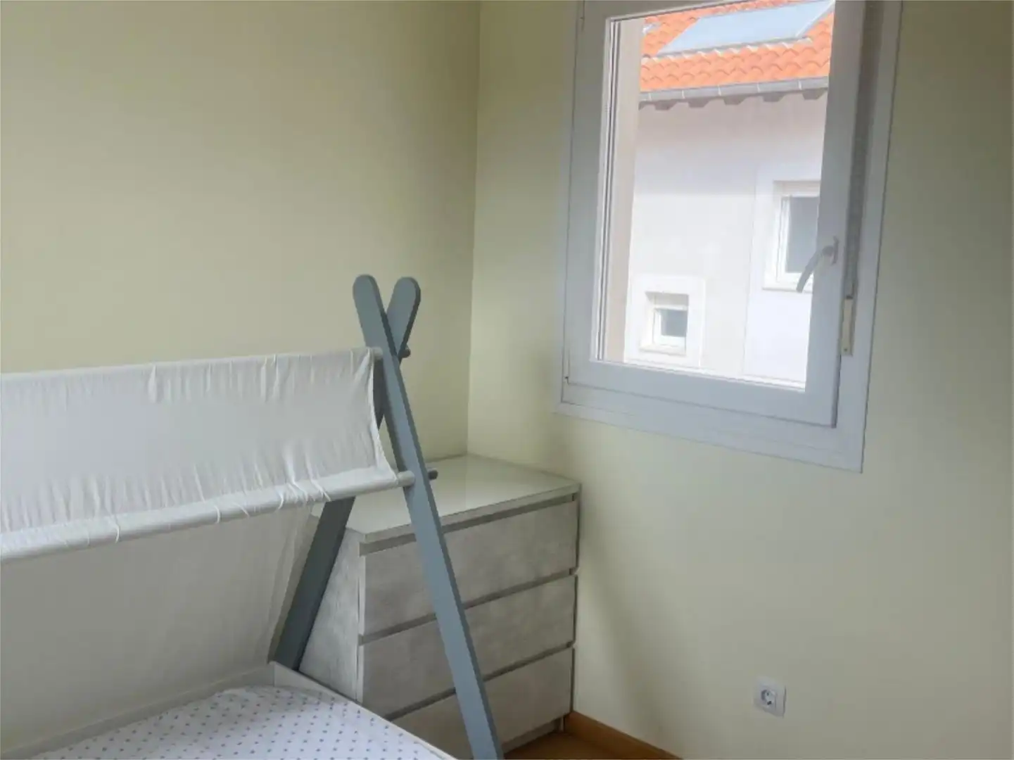 Wohnung zum Verkauf in Camino Alto de Santiago, 8, San Vicente de la Barquera Schlafzimmer von Wohnung zum Verkauf in San Vicente de la Barquera mit Heizung, Privatgarten und Terrasse