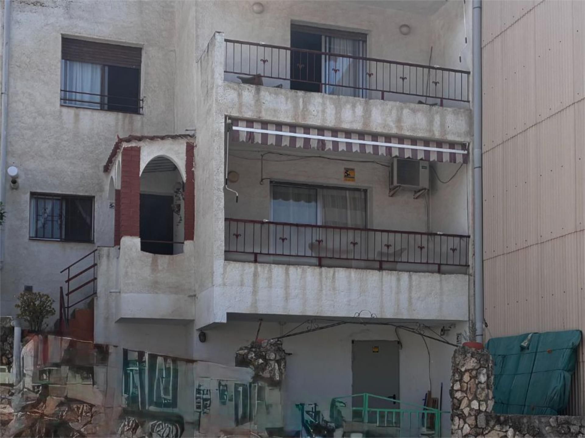 Vista exterior de Casa adosada en venda en Roda de Berà amb Terrassa i Balcó
