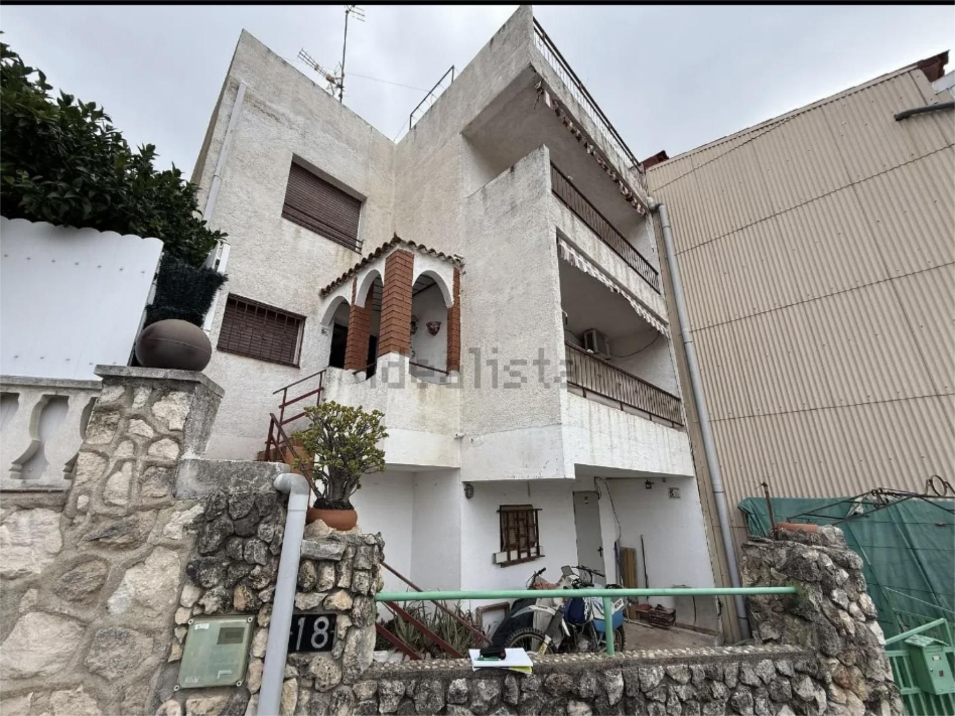 Exterior view of Single-family semi-detached for sale in Roda de Berà  with Terrace and Balcony