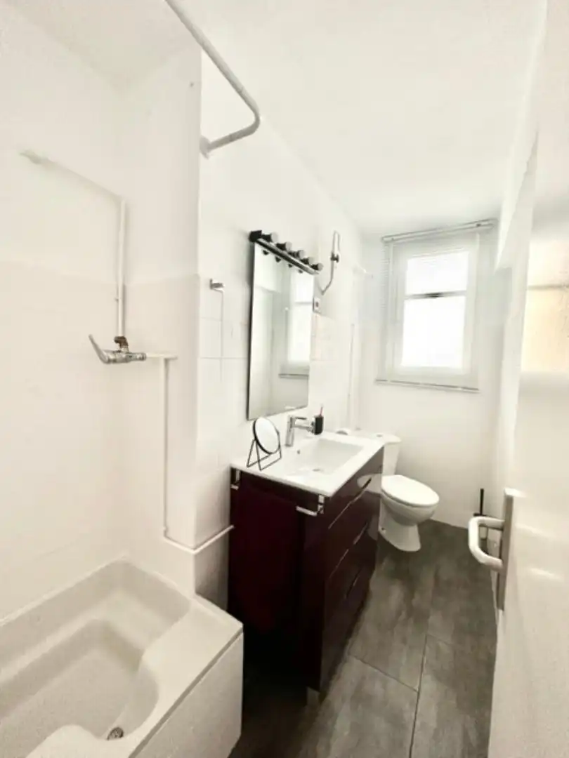 Flat for sale in Carrer de l'Actor Llorens, 15, Albors Bathroom of Flat for sale in Valencia with Air Conditioner, Parquet flooring and Terrace