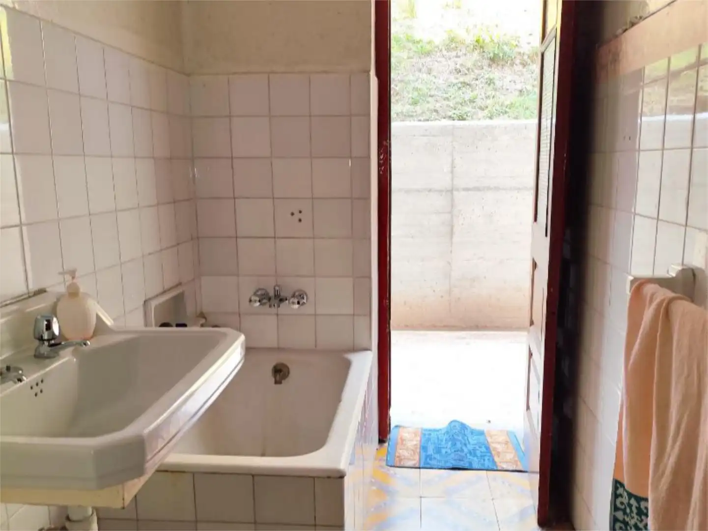 Bathroom of Flat for sale in Laviana  with Heating, Private garden and Parquet flooring