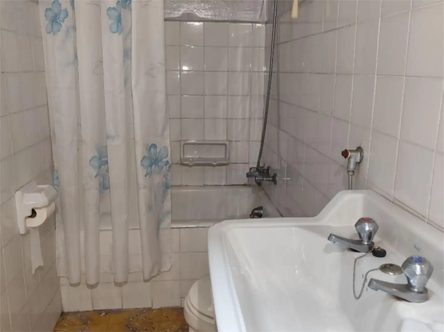 Bathroom of Flat for sale in Laviana  with Heating, Private garden and Parquet flooring