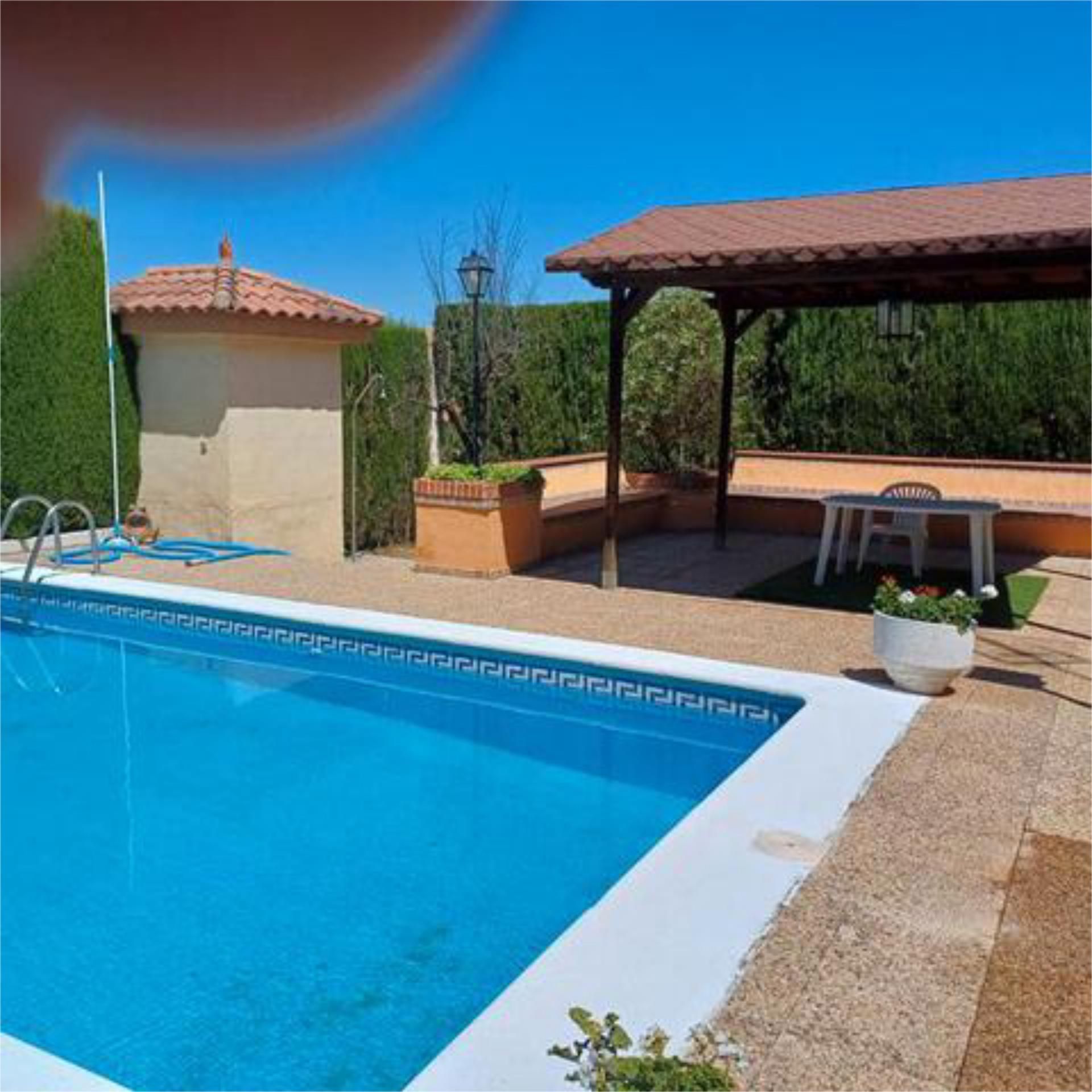 Single-family semi-detached to rent in Otura