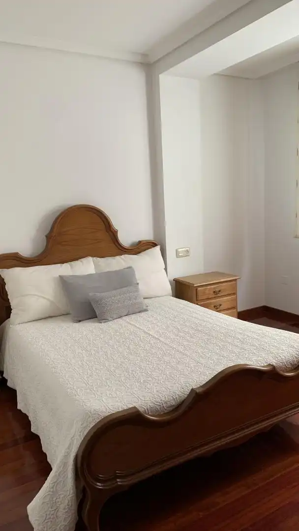 Habitació a Praza Universidades de Santiago de C.e de Lodz, 4, Melide Dormitori de Pis per a compartir en Melide amb Parquet i Moblat