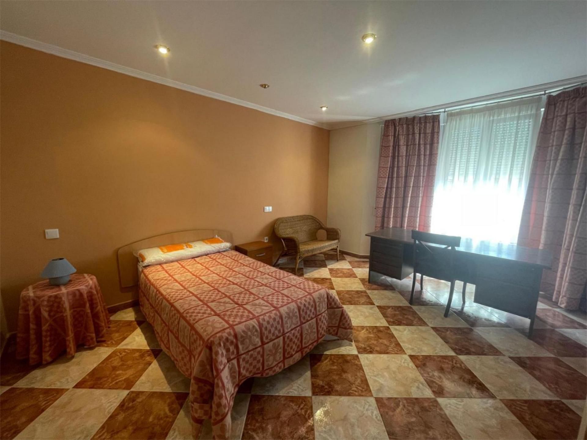 Bedroom of Flat to share in Yuncos  with Air Conditioner, Heating and Furnished