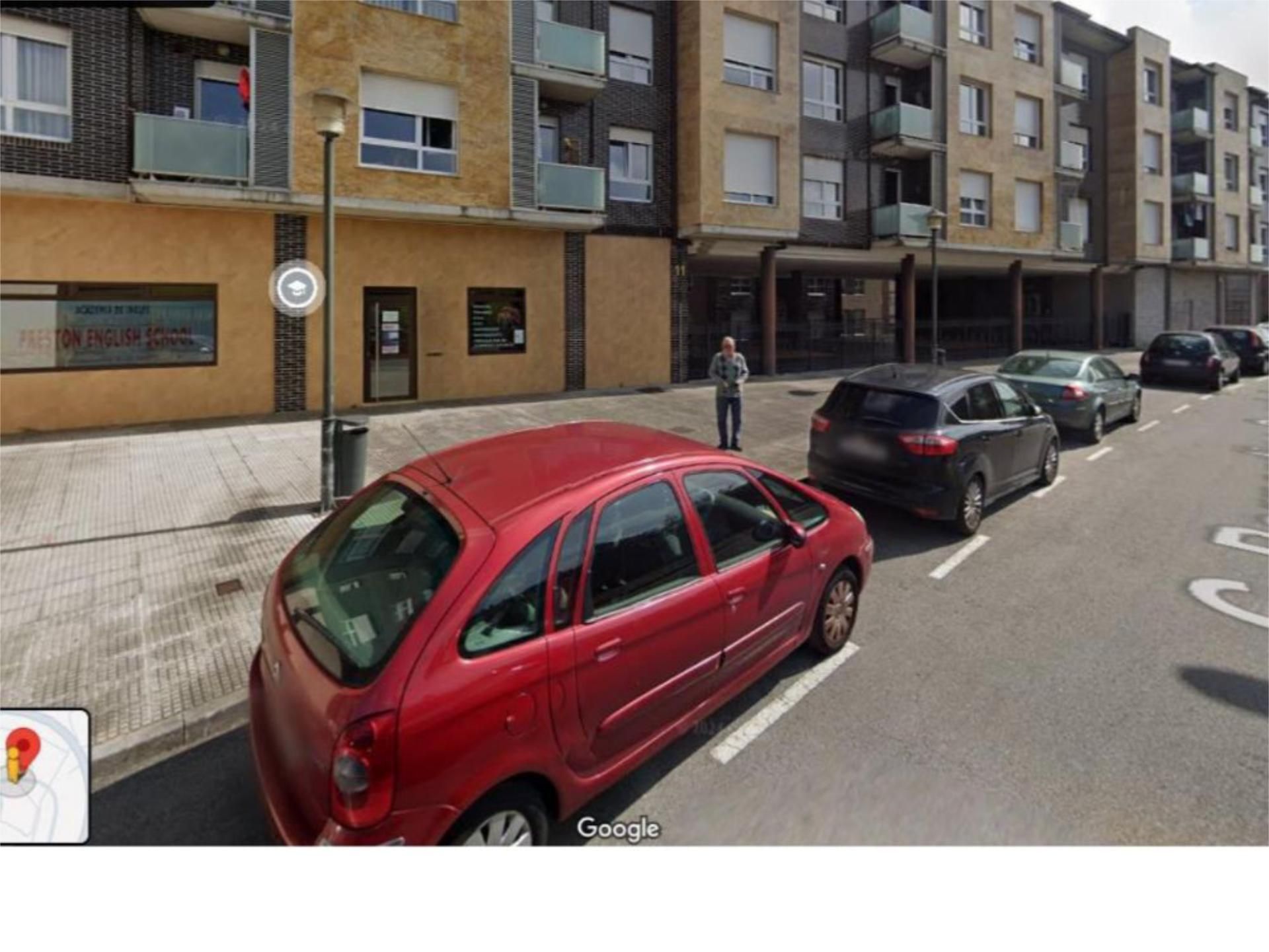 Vista exterior de Local en venda en Avilés amb Calefacció i Moblat
