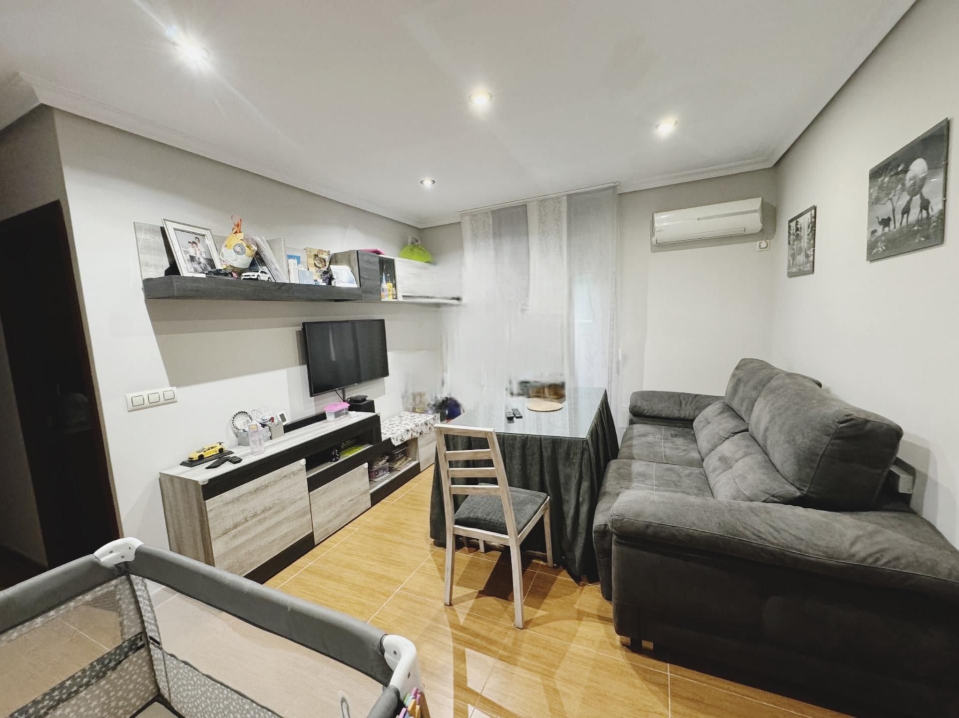 Living room of Flat to rent in Villanueva de la Serena  with Air Conditioner, Heating and Parquet flooring