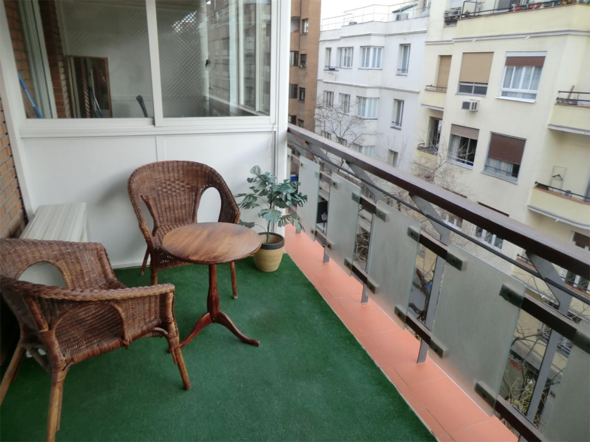 Terrassa de Apartament de lloguer en  Madrid Capital amb Aire condicionat, Calefacció i Parquet