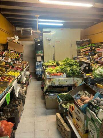 Local comercial en Alquiler en Berbés - Peritos