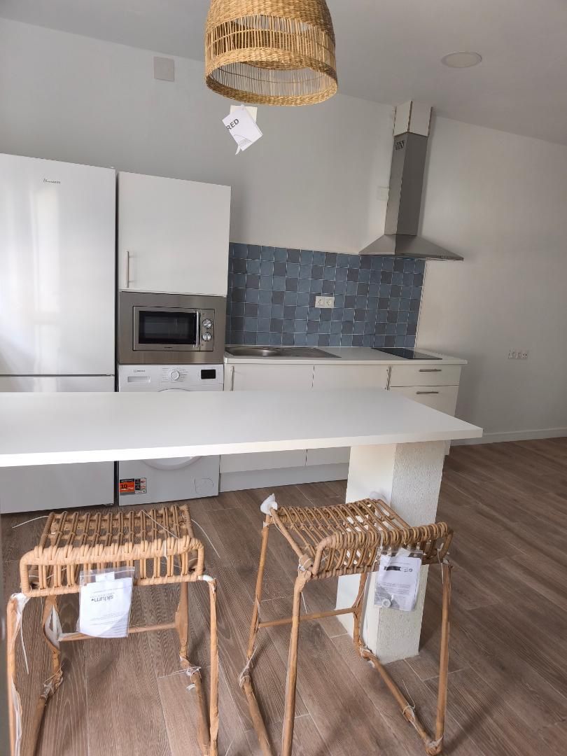 Cuina de Apartament de lloguer en Dos Hermanas amb Aire condicionat, Calefacció i Rentadora