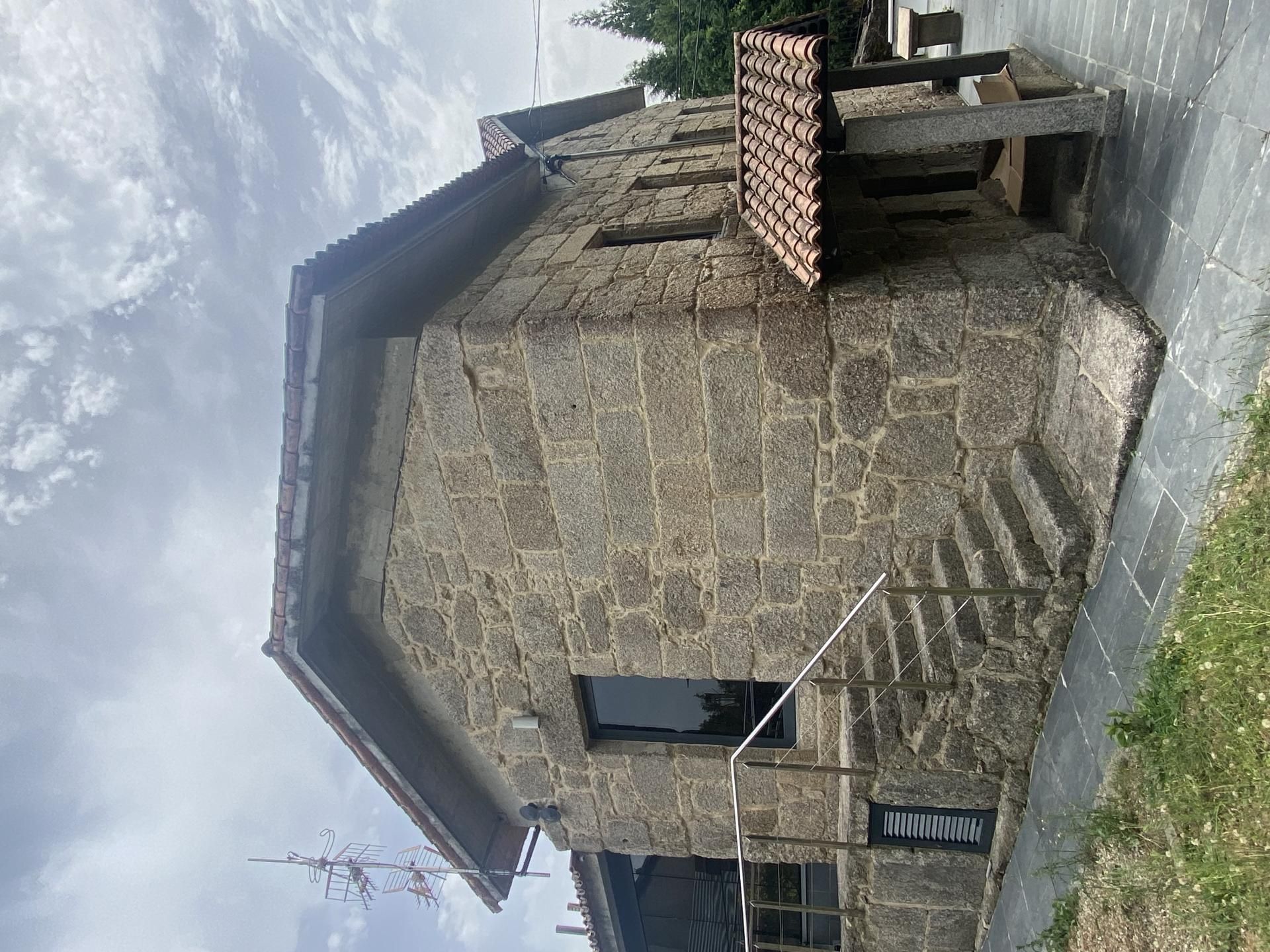 Vista exterior de Loft de lloguer en Ponteareas amb Calefacció, Parquet i Terrassa