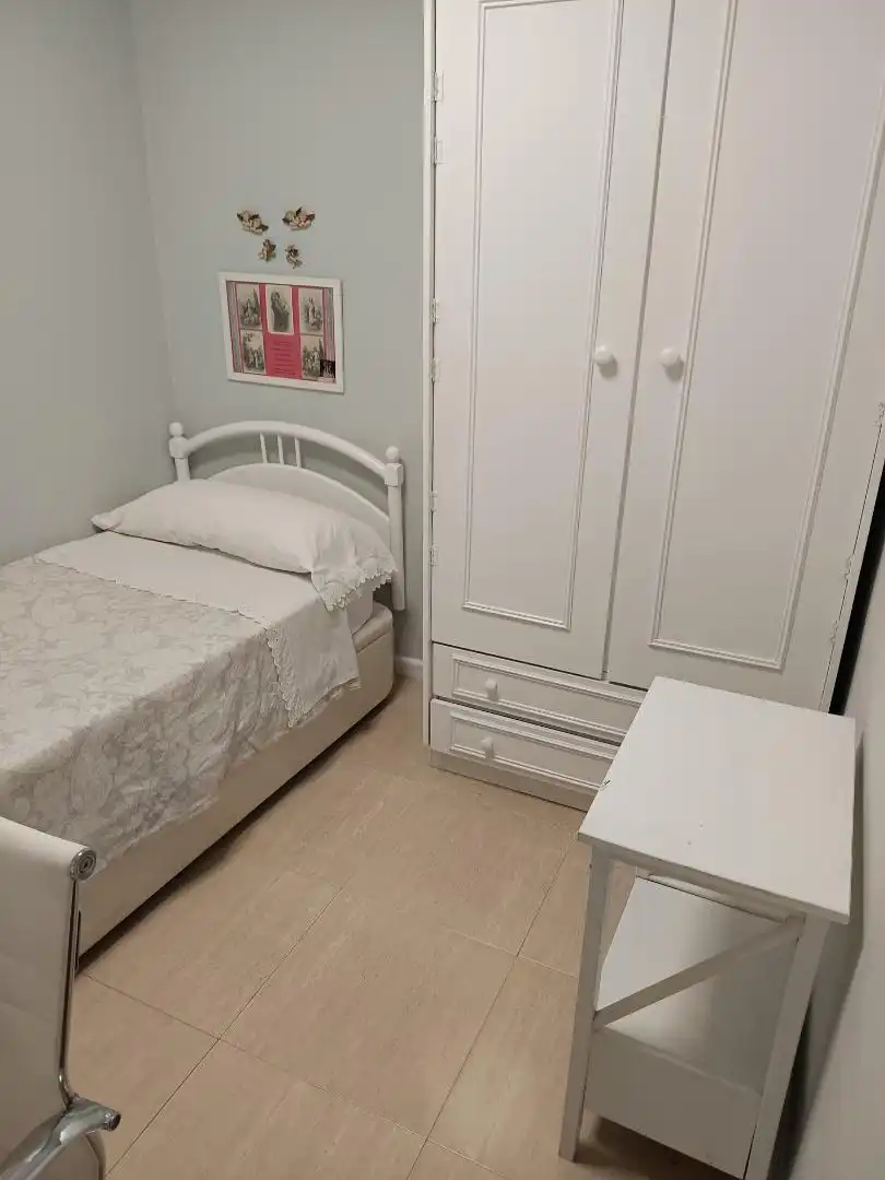 Zimmer in Plaza Minotauro, 628, Madre de Dios Schlafzimmer von Wohnung zur untervermieten in Jerez de la Frontera mit Klimaanlage, Terrasse und Abstellraum