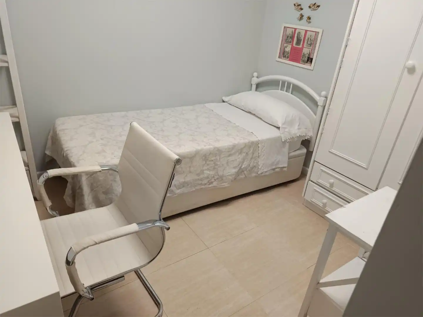 Zimmer in Plaza Minotauro, 628, Madre de Dios Schlafzimmer von Wohnung zur untervermieten in Jerez de la Frontera mit Klimaanlage, Terrasse und Abstellraum