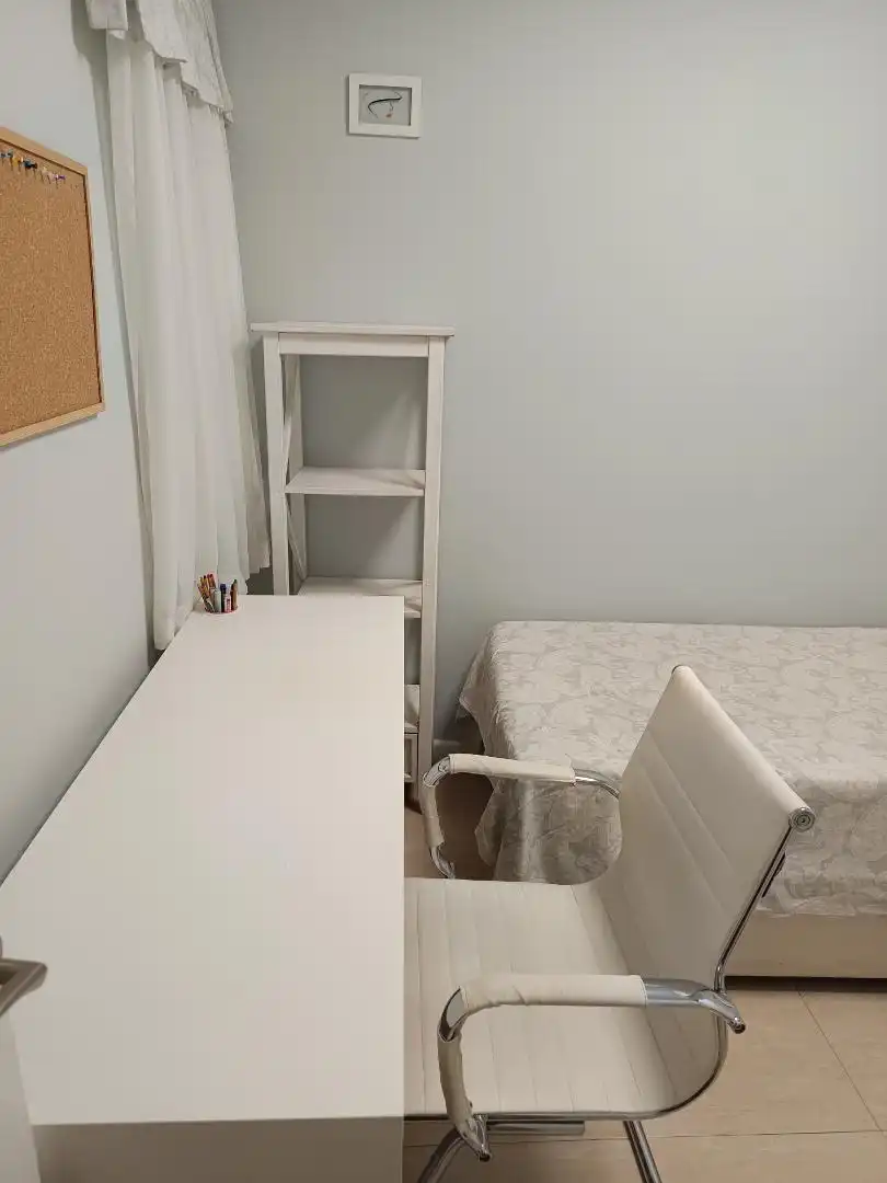 Zimmer in Plaza Minotauro, 628, Madre de Dios Schlafzimmer von Wohnung zur untervermieten in Jerez de la Frontera mit Klimaanlage, Terrasse und Abstellraum