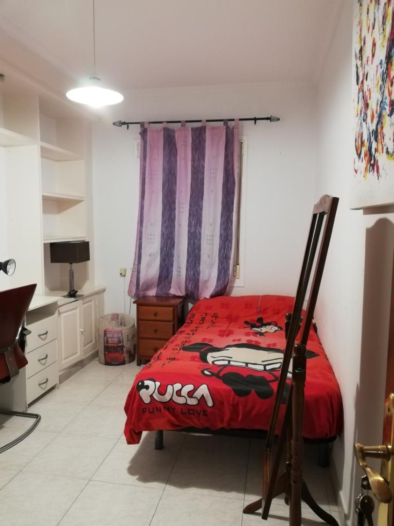 Dormitori de Pis per a compartir en  Melilla Capital amb Aire condicionat, Terrassa i Moblat