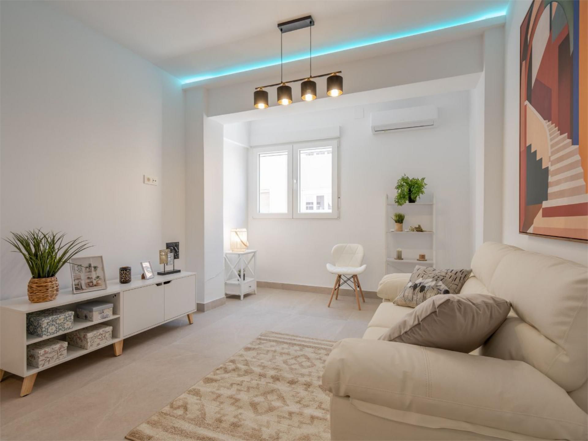 Living room of Flat to rent in  Granada Capital  with Air Conditioner, Heating and Furnished