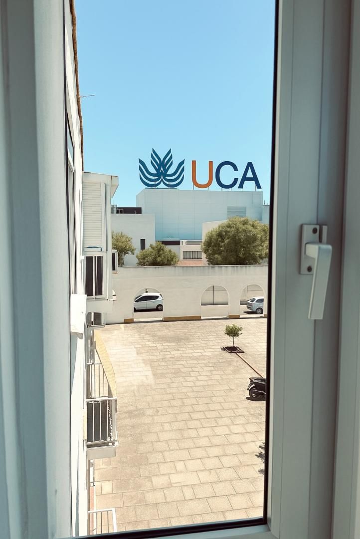Vista exterior de Pis per a compartir en Jerez de la Frontera amb Aire condicionat, Parquet i Moblat