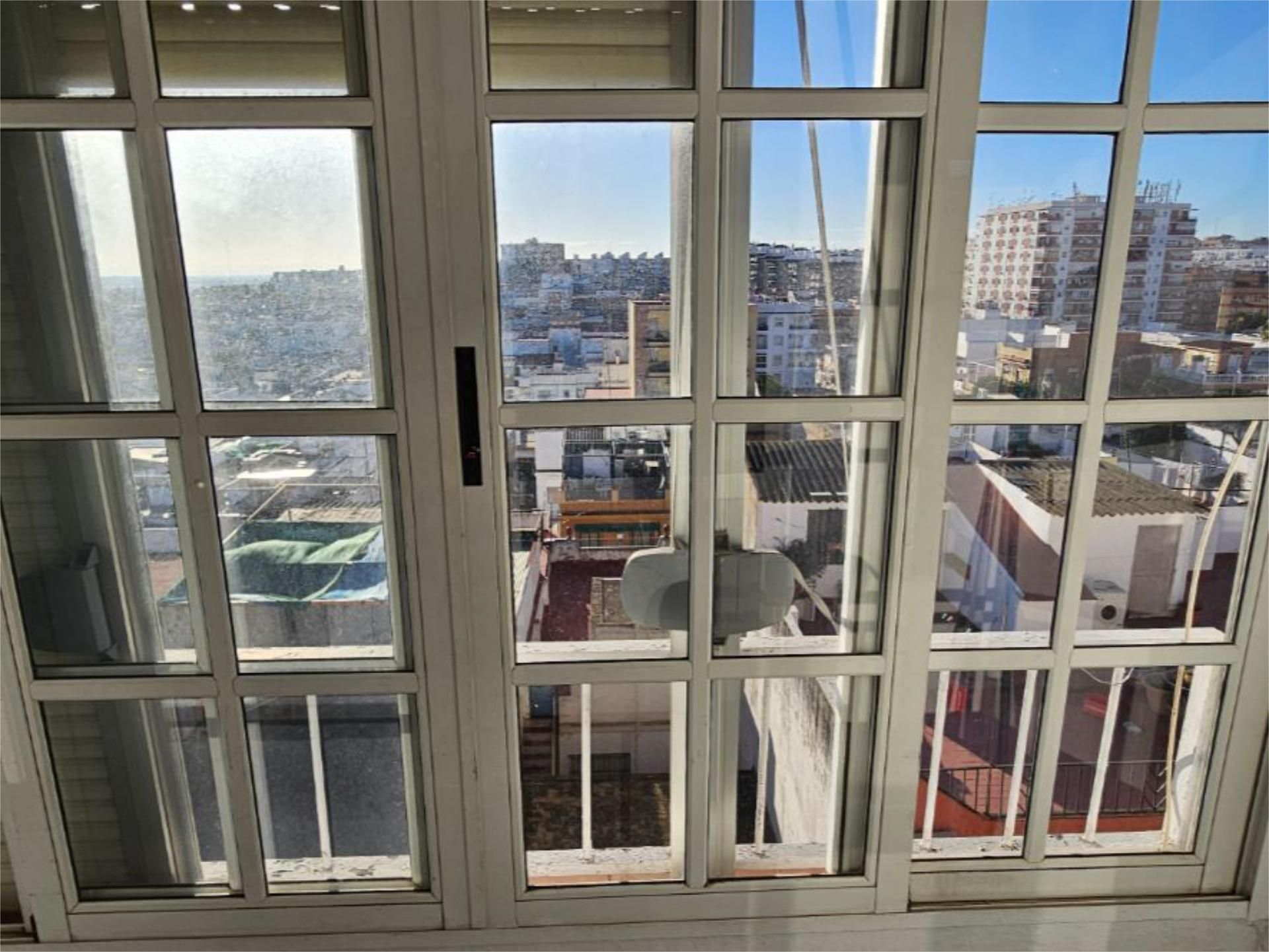 Exterior view of Flat to rent in San Juan de Aznalfarache  with Air Conditioner, Terrace and Furnished