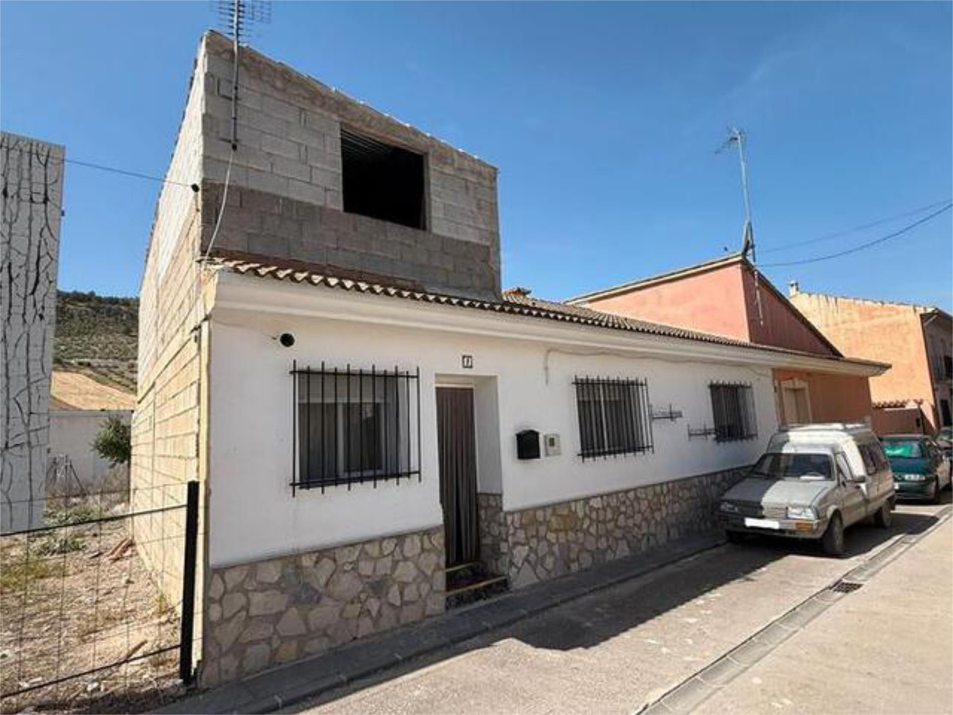 Vista exterior de Casa o xalet en venda en Píñar amb Terrassa i Traster