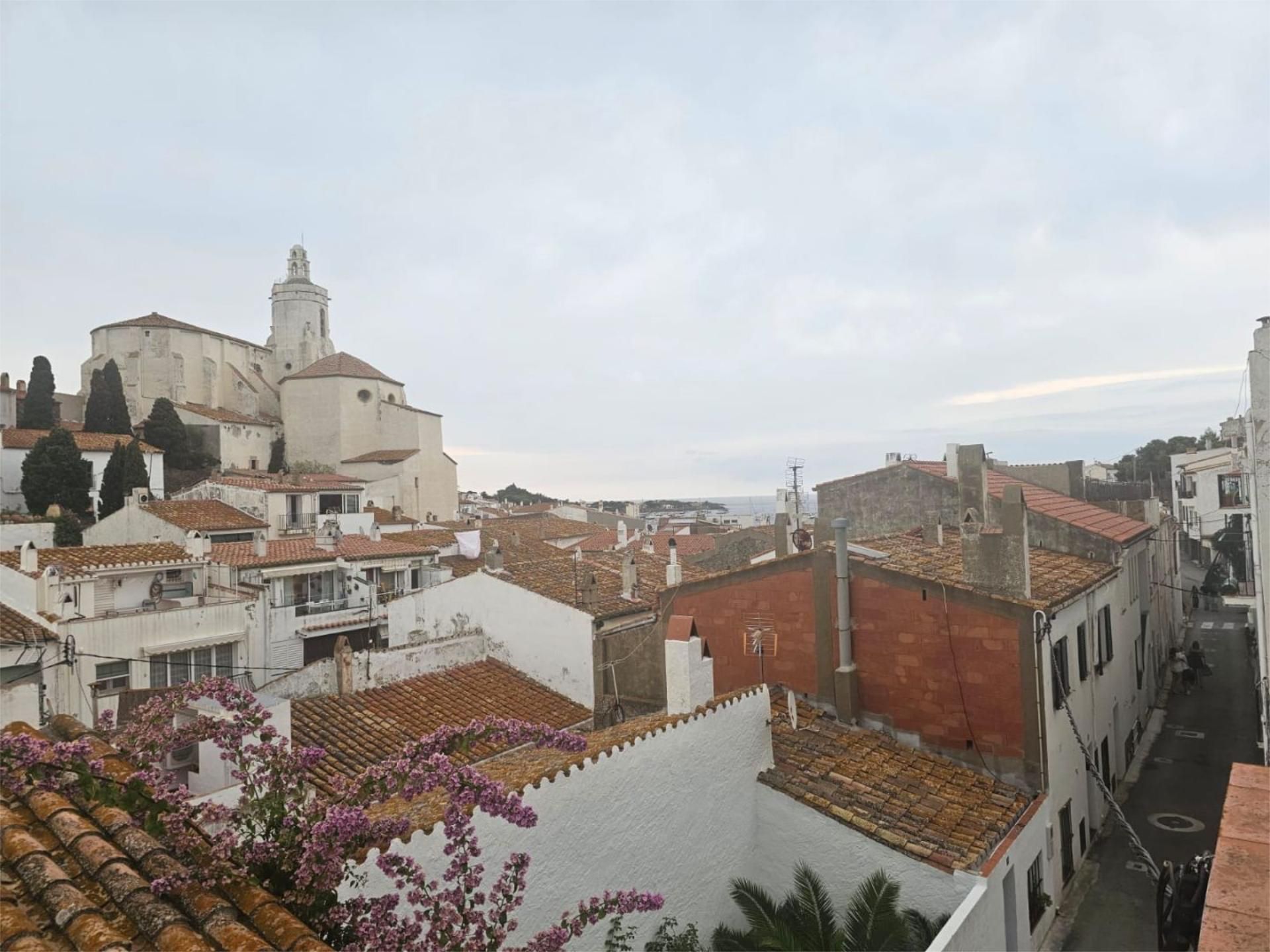 Vista exterior de Pis per a compartir en Cadaqués amb Calefacció, Terrassa i Moblat