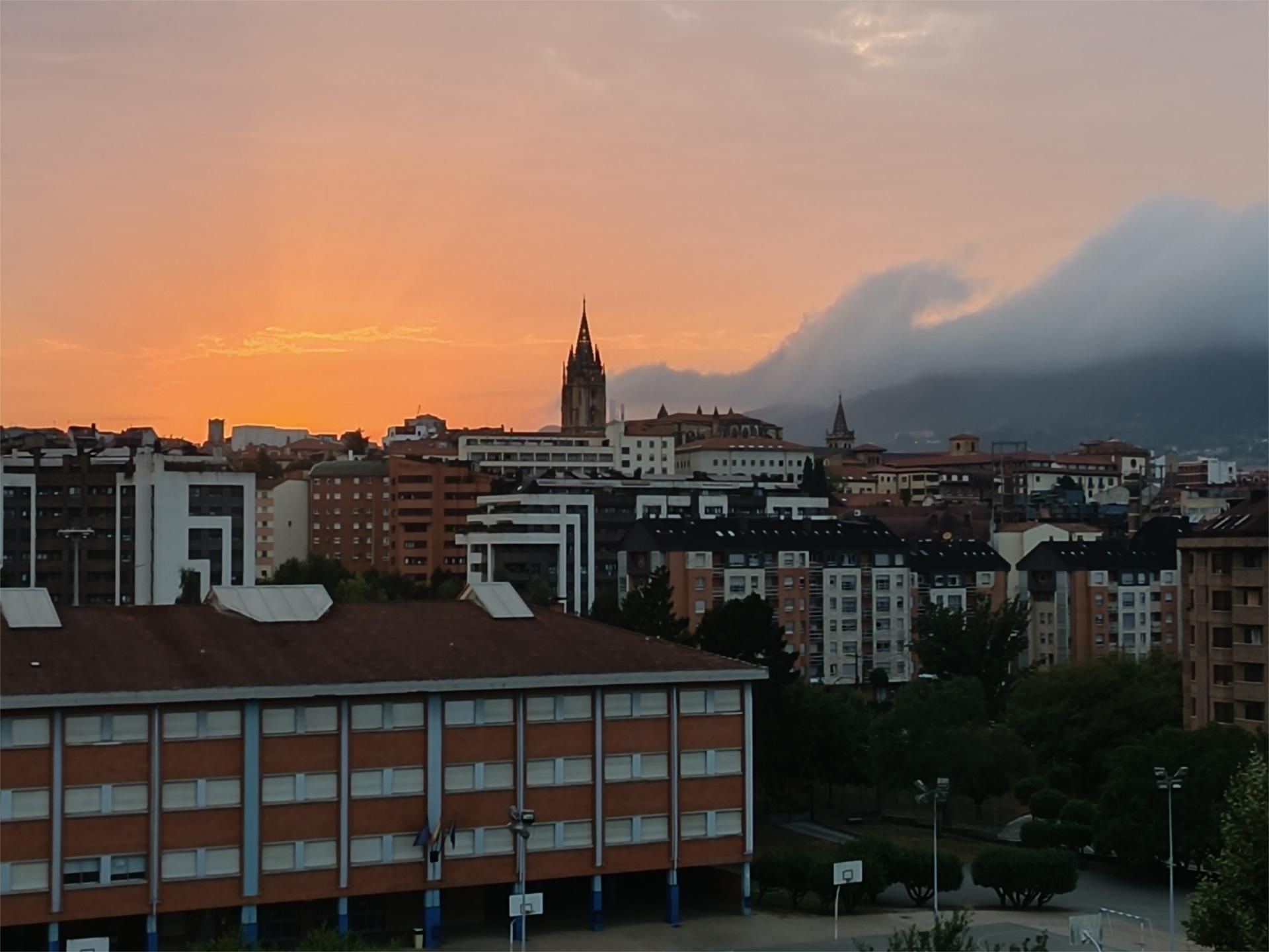 Vista exterior de Pis en venda en Oviedo  amb Terrassa