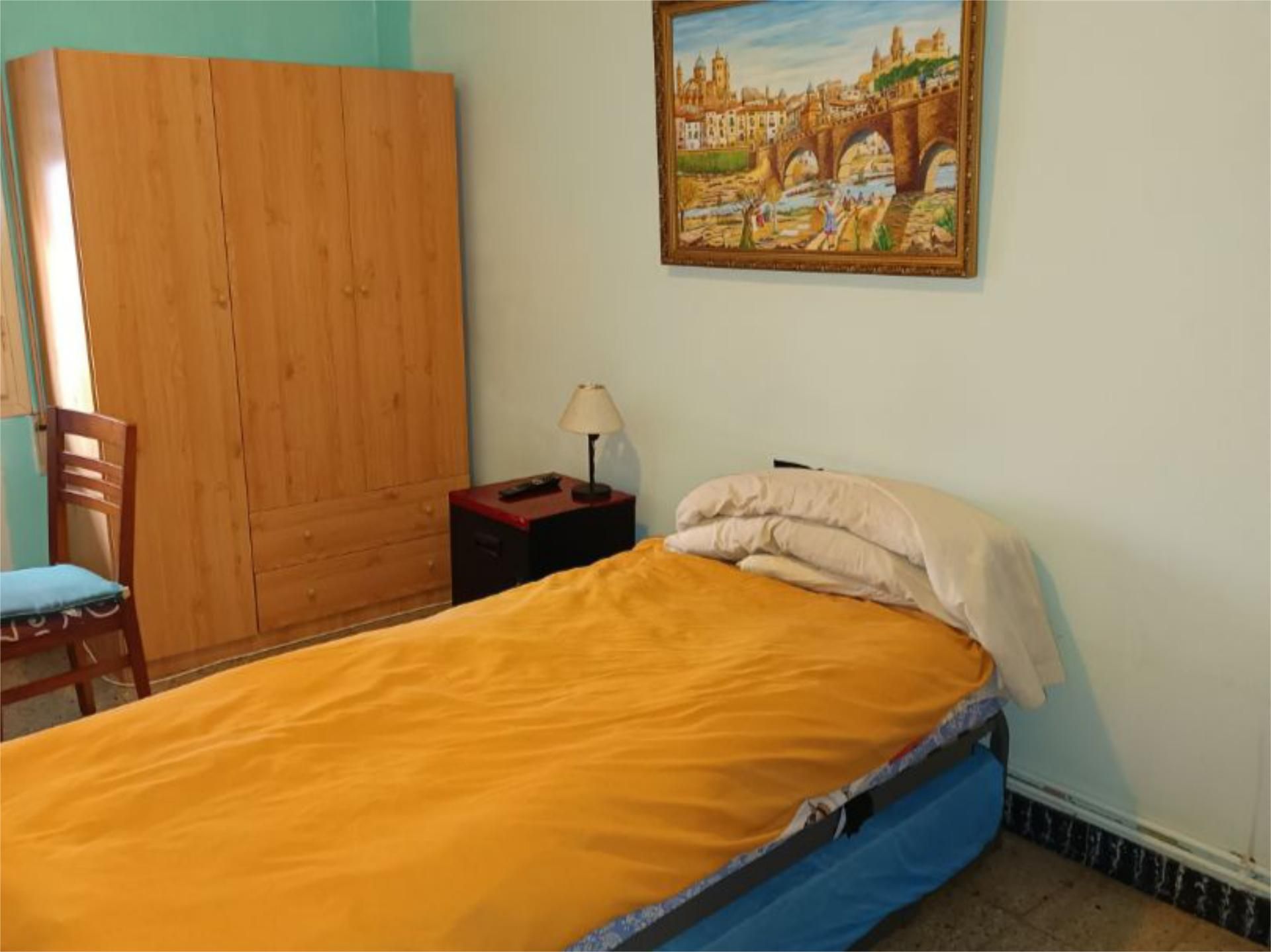Bedroom of Flat to share in Alcañiz  with Air Conditioner, Heating and Furnished