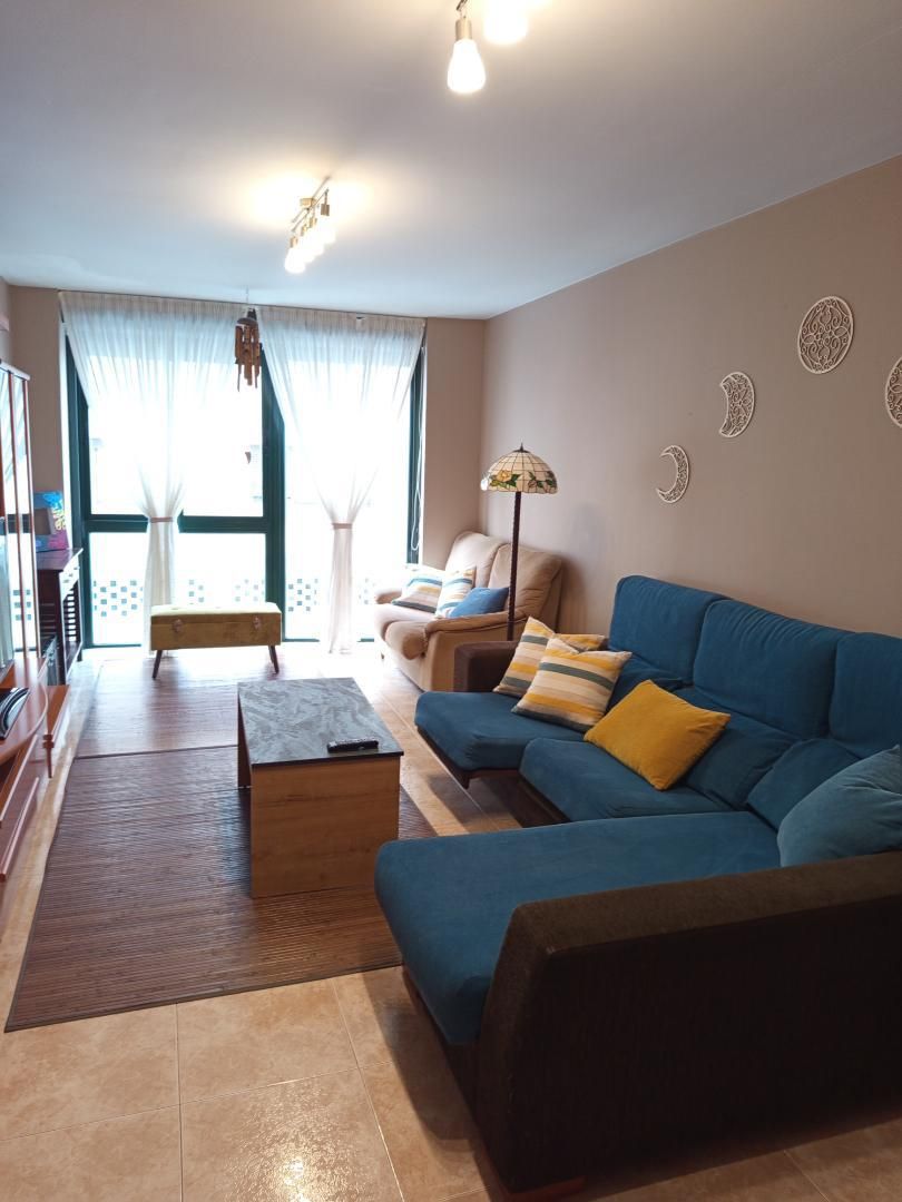 Apartament de lloguer a Rúa Xohana Torres, 6, Santa Uxía de Ribeira Sala d'estar de Apartament de lloguer en Ribeira amb Calefacció, Moblat i Forn