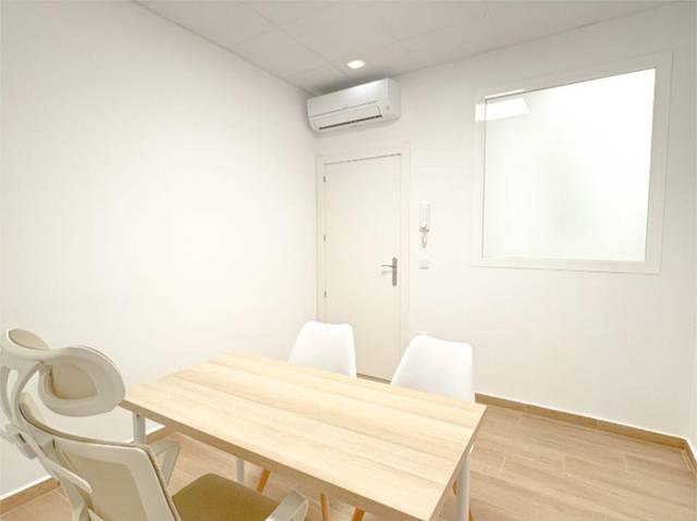 Oficina en Alquiler en Calle Jazmín, 1 en Centro Urbano