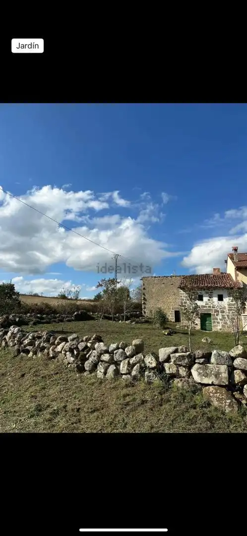 Casa adosada en venda a Poblado Cilleruelo de Bezana, Valle de Valdebezana Casa adosada en venda en Valle de Valdebezana amb Jardí privat